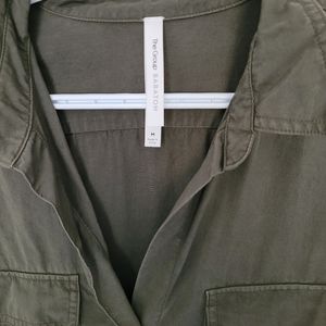 Button up shirt from Aritzia. Size medium. Brand new